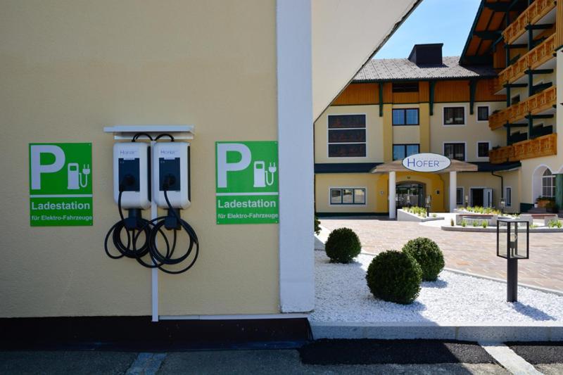 Ferienhotel Hofer Superior Strass im Attergau Exterior photo